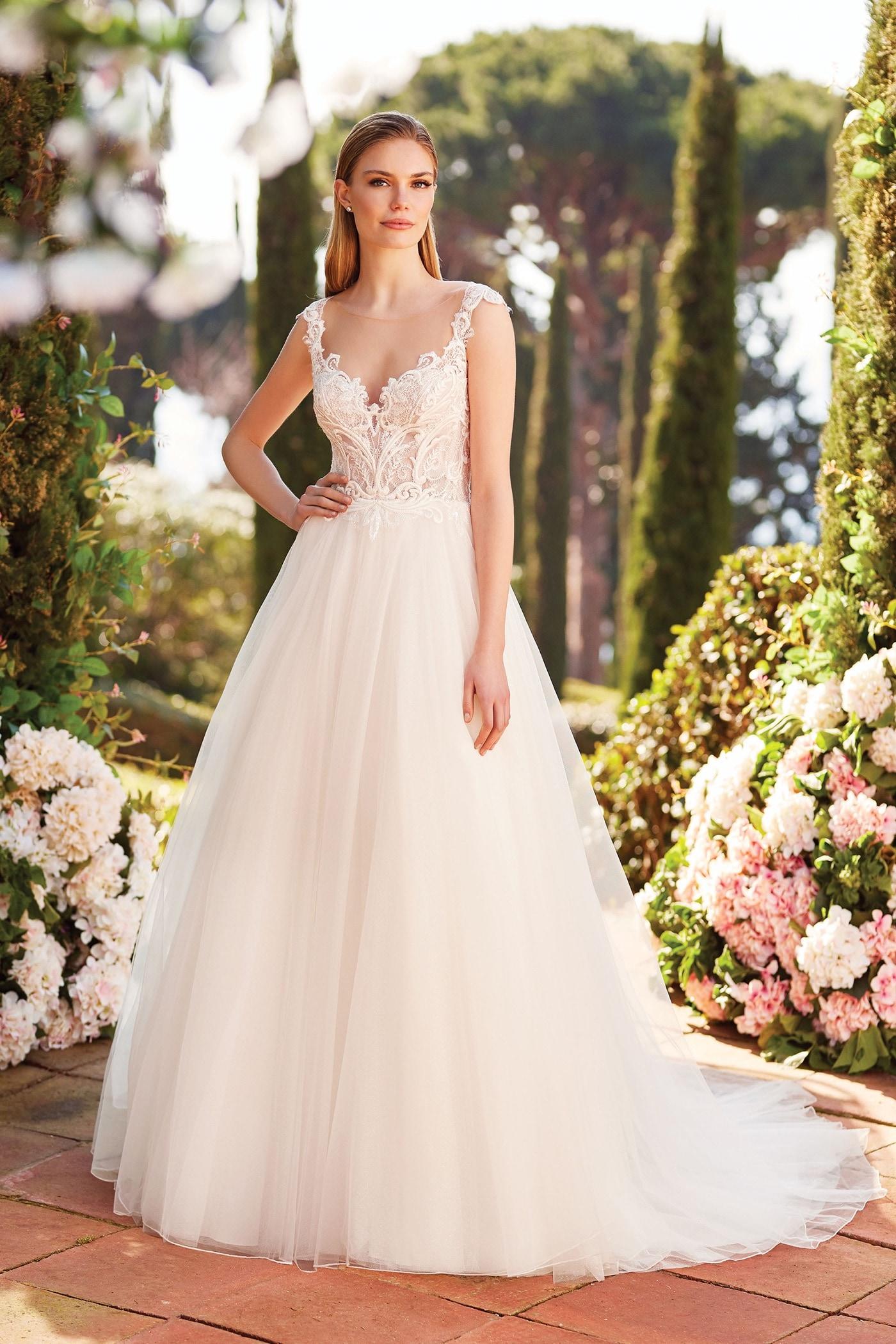 Brautkleid im Prinzess-Stil mit transparentem Spitzentop, Tattoo-Effekt im Rücken und Schleppe von Sincerity, Modell 44168
