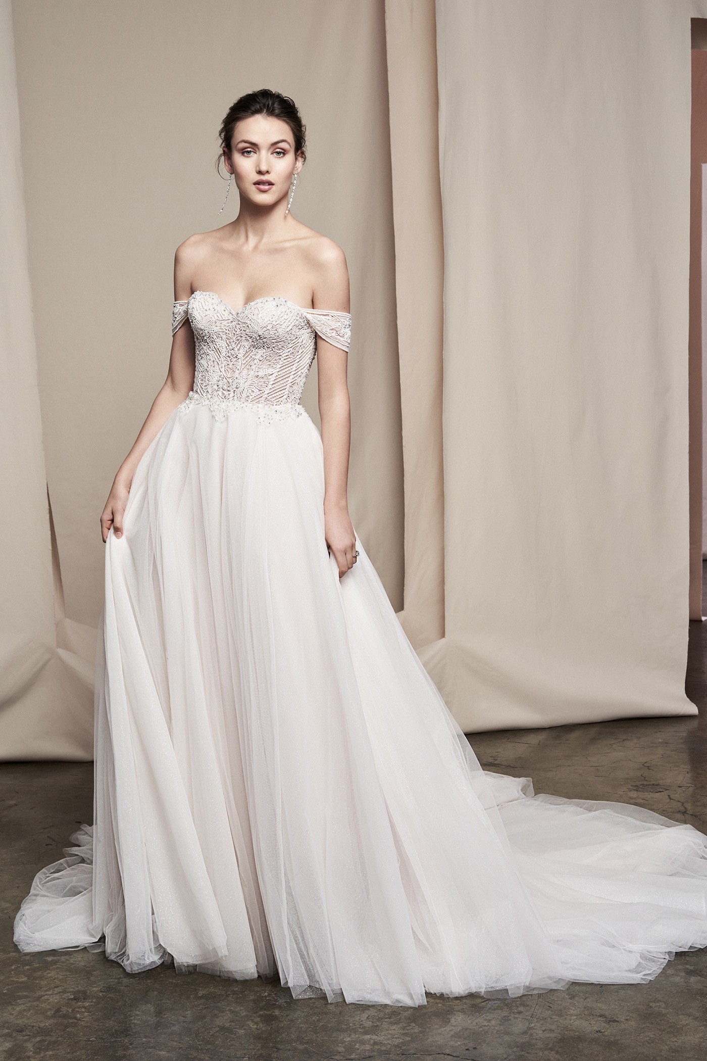 Schulterfreies Brautkleid im Prinzess-Stil mit Sweetheart-Ausschnitt und Offshoulder-Ärmeln von Justin Alexander Signature, Modell 99101 Aster