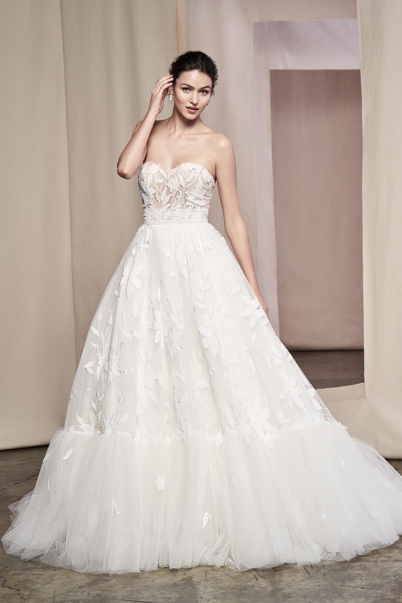 Schulterfreies Brautkleid im Prinzess-Stil mit transparentem Spitzentop, trägerlosem Sweetheart-Ausschnitt und Schleppe von Justin Alexander Signature, Modell 99109 Willow