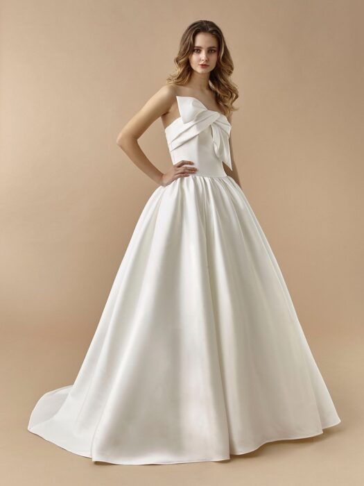 Trägerloses Brautkleid im Prinzessstil mit Schleife und Schleppe von Beautiful Bridal, Modell BT 20-08