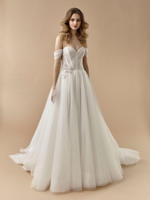 Brautkleid im Prinzess-Stil mit transparenter Korsage, Sweetheart-Ausschnitt, Offshoulder-Trägern und Strassdekoration von Beautiful Bridal, Modell BT 20-03