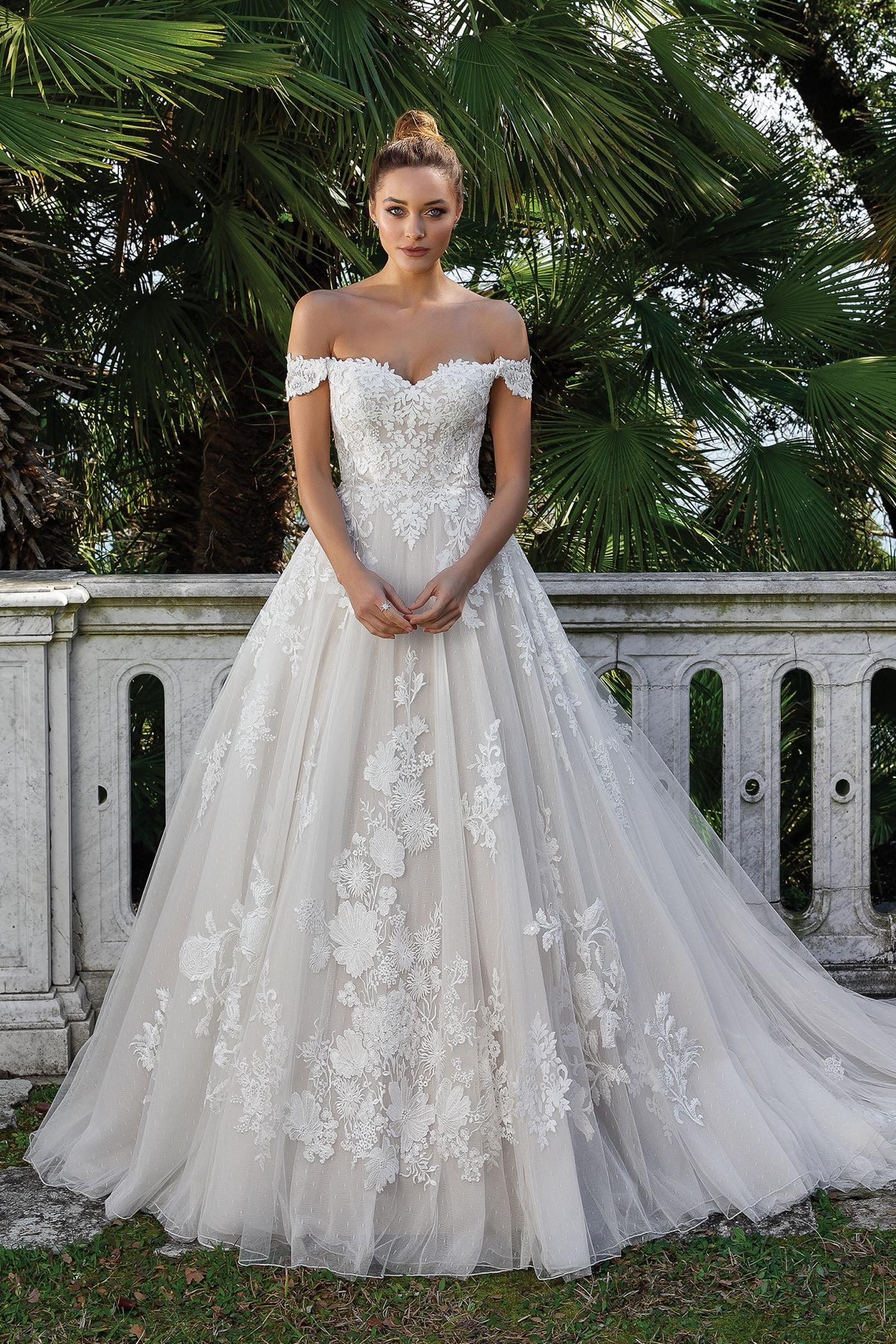 Brautkleid im Prinzessschnitt mit 3D-Spitze, Sweetheart-Ausschnitt, Offshoulder-Trägern, tiefem Rücken und Schleppe von Justin Alexander, Modell 88122