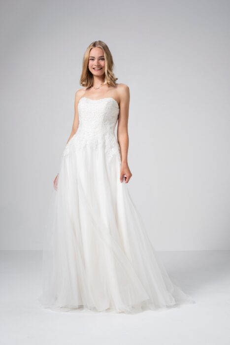 Prinzess-Brautkleid mit Tüllrock und Beandeau-Ausschnitt von Weise Be The One, Modell 337492