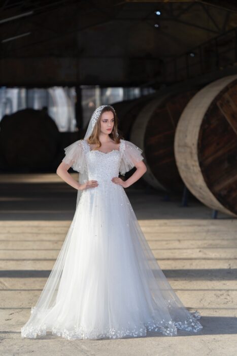 Prinzess-Brautkleid mit herzförmigem Ausschnitt und Glitzertüll von Emine Yildirim, Modell 9008