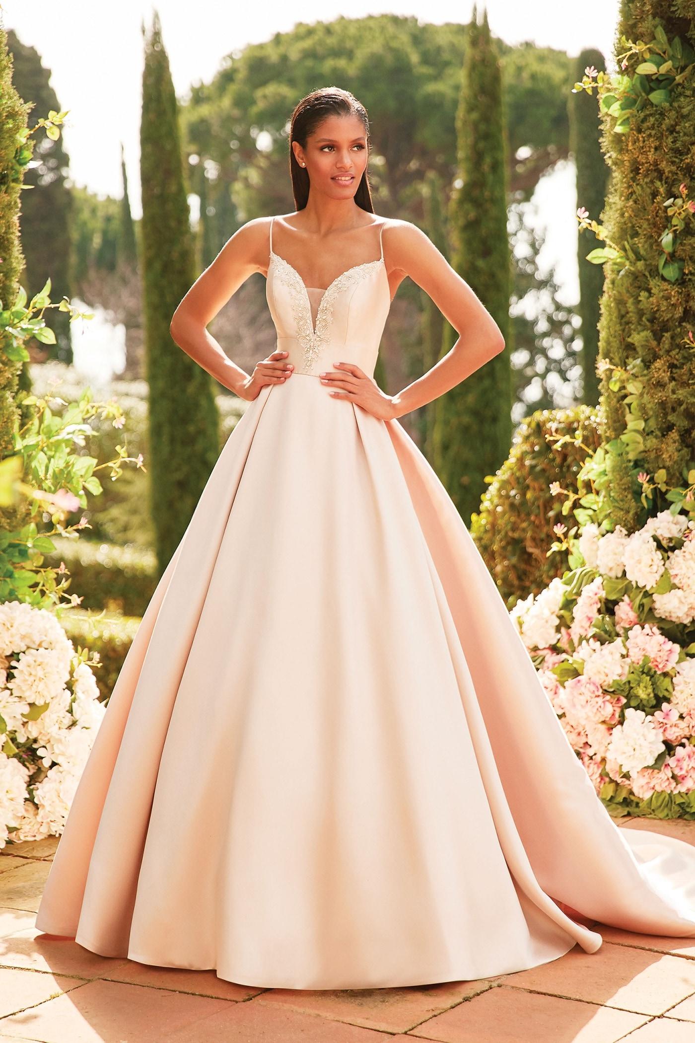 Brautkleid im Prinzess-Stil mit Plunge-Ausschnitt, Strass-Stickerei und Spaghettiträgern von Sincerity, Modell 44186