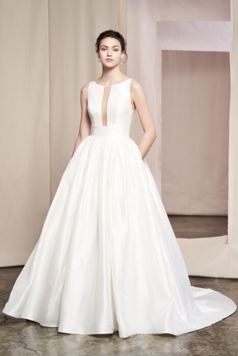 Brautkleid im Prinzess-Stil mit Rundhalsausschnitt, transparenten Einsätzen, Taschen und Schleppe von Justin Alexander Signature, Modell 99091 Azalea