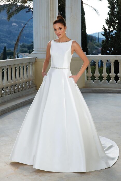 Brautkleid im Prinzess-Stil mit Rundhals-Ausschnitt, Taschen, Schleppe und Strassdetails von Justin Alexander, Modell 88109