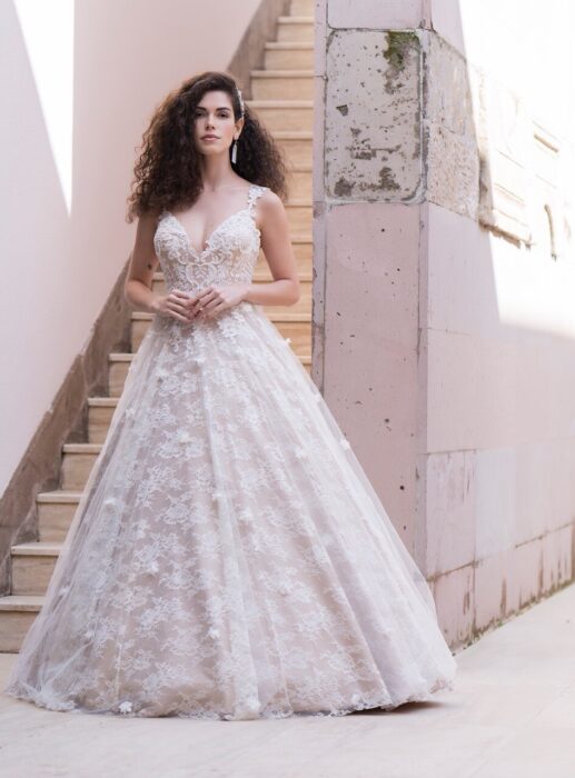Roséfarbenes Brautkleid im Prinzessstil mit 3D-Spitze von Emine Yildirim, Modell 7062