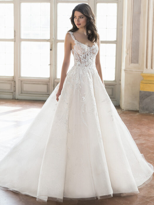 Prinzess-Brautkleid mit Tüllrock und Schleppe sowie transparenter Spitzenkorsage von Enzoani, Modell Tiara