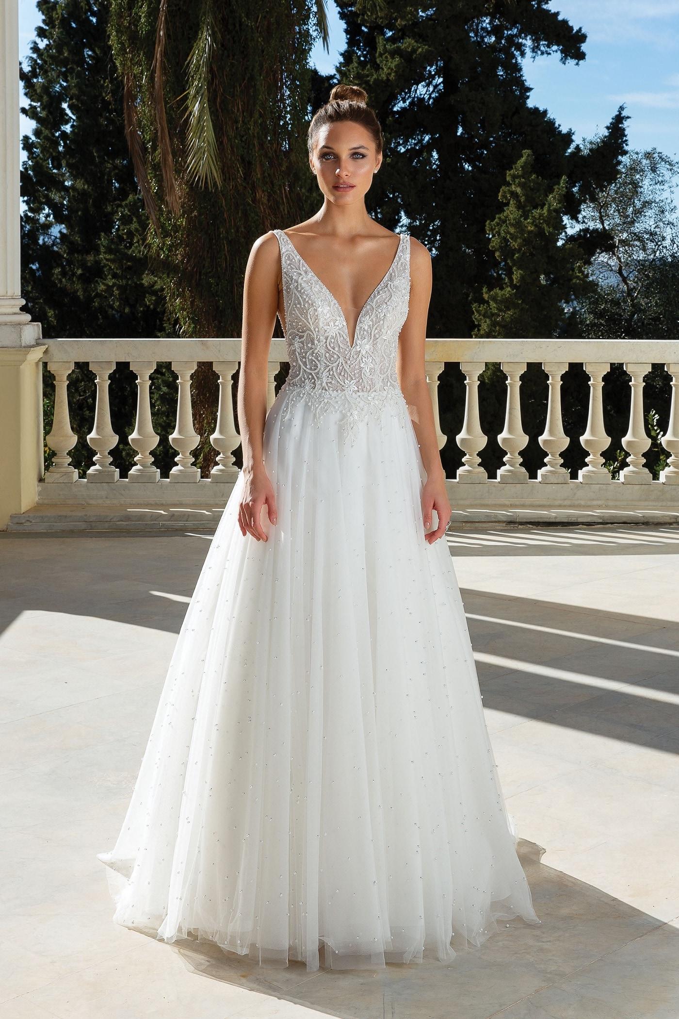 Brautkleid im Prinzessstil mit Tüllrock, transparentem Spitzentop mit Plunge-Ausschnitt und Perlen-Stickerei sowie tiefem Rücken von Justin Alexander, Modell 88129