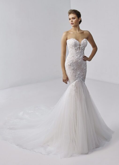 Fit-and-Flare-Brautkleid in Rosa mit bestickter 3D-Spitze und trägerlosem Sweetheart-Ausschnitt von Etoile, Modell Angelique
