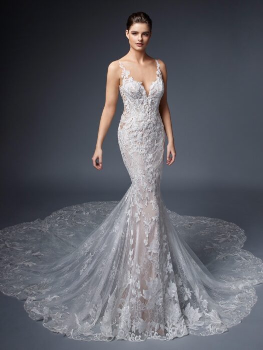 Roséfarbenes Brautkleid mit effektvoller Kontrastspitze, tiefem Rücken und Schleppe von Elysée, Modell Courtenay