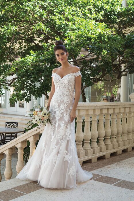 Schulterfreies Brautkleid mit Spitze in Blush von Sincerity, Modell 44075