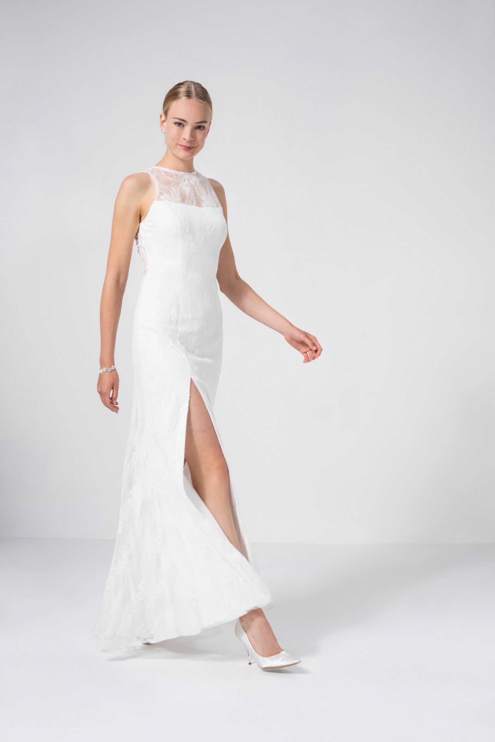 Figurbetontes Hochzeitskleid aus Spitze mit hohem Beinschlitz und Illusion-Ausschnitt von Weise Be True, Modell 338210