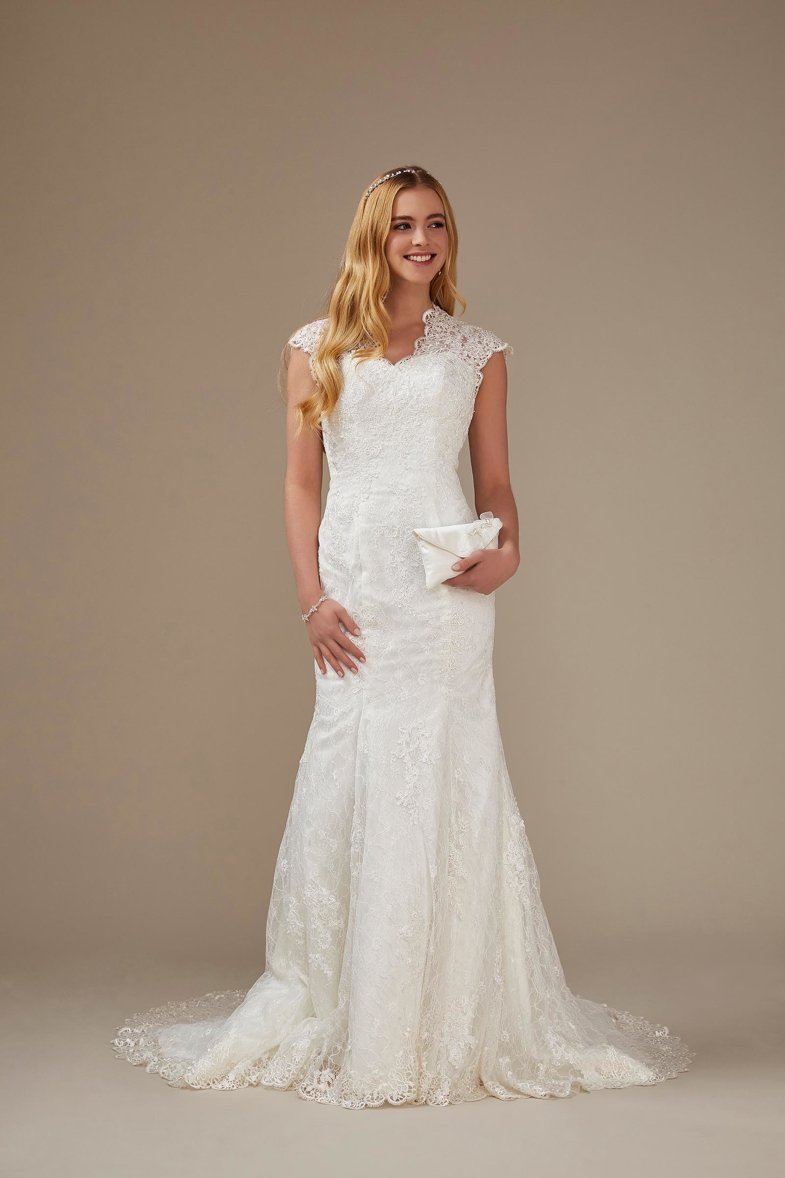 Fit and Flare-Brautkleid mit Cu-tout im Rücken von Weise, Modell 336972