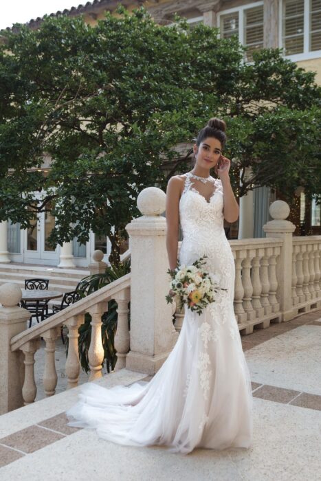 Fit and Flare-Brautkleid mit Spitze und Neckholder von Sincerity, Modell 44099