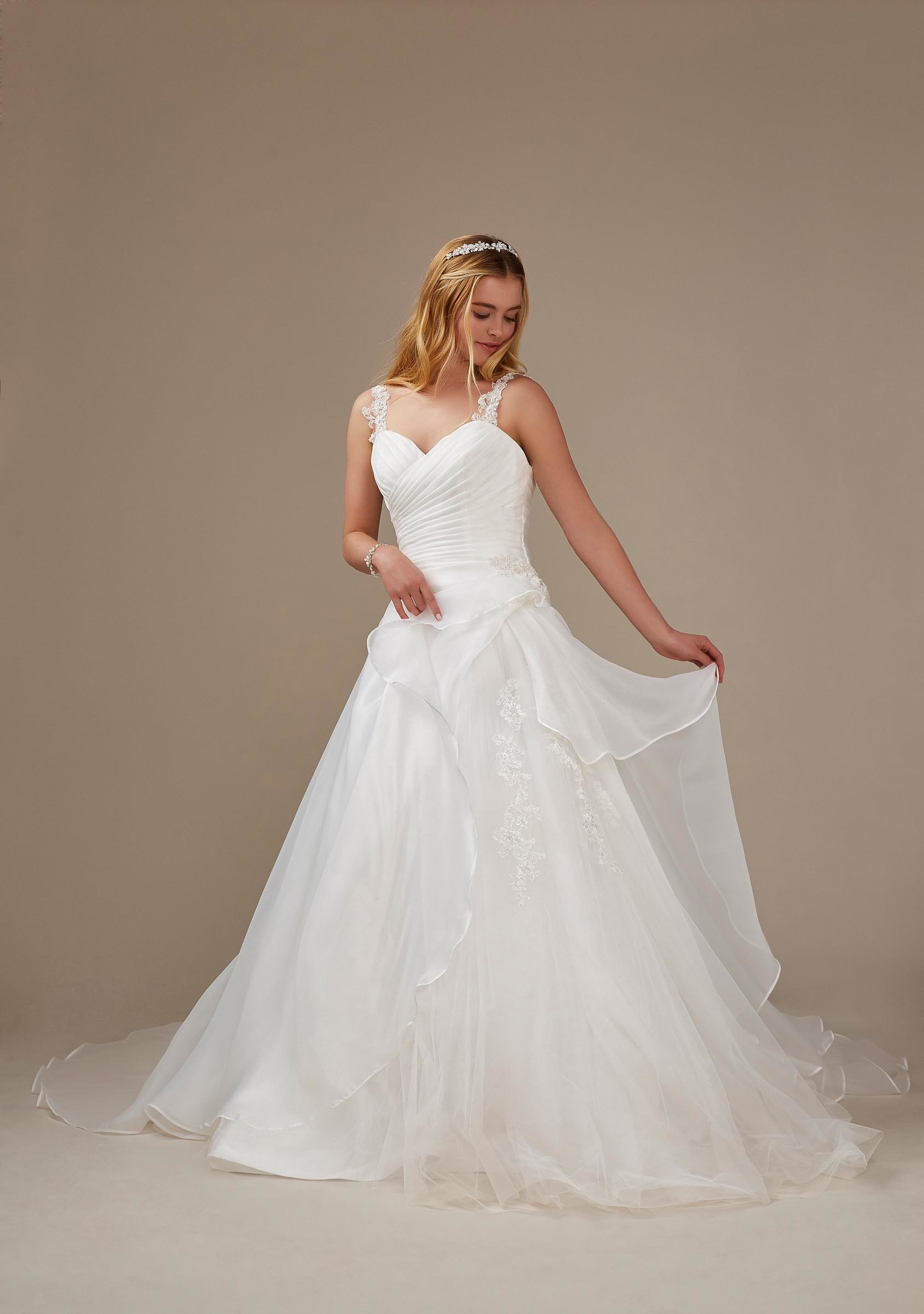A-Linien-Brautkleid mit Herzausschnitt und Schleppe von Weise, Modell 336572