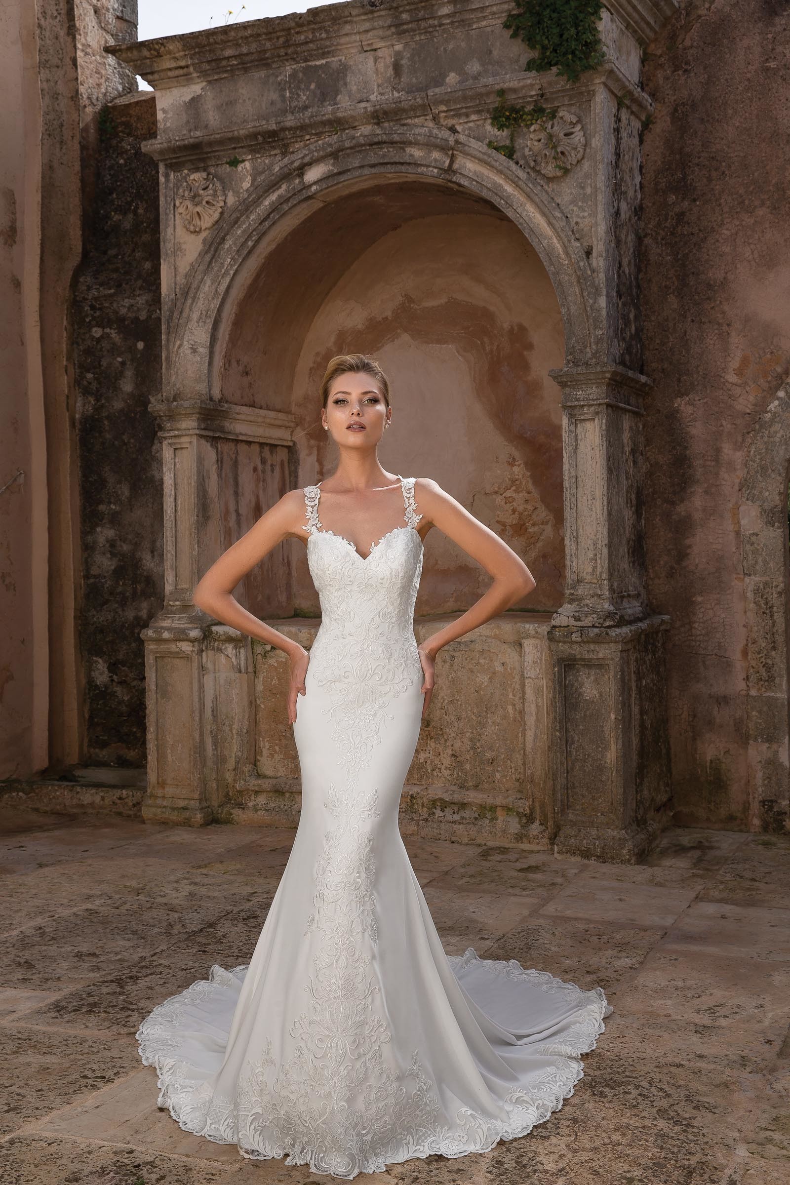 Fit and Flare-Brautkleid mit Spitze, Herzausschnitt und Schleppe von Justin Alexander, Modell 88046