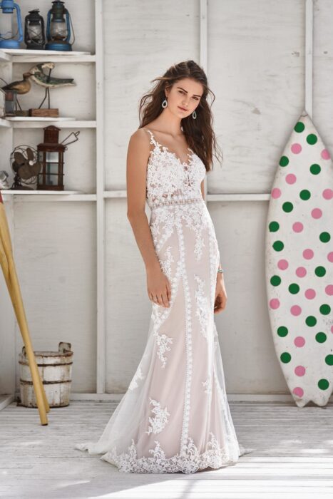 Rosafarbenes Brautkleid mit Spitze von Lillian West, Modell 66052