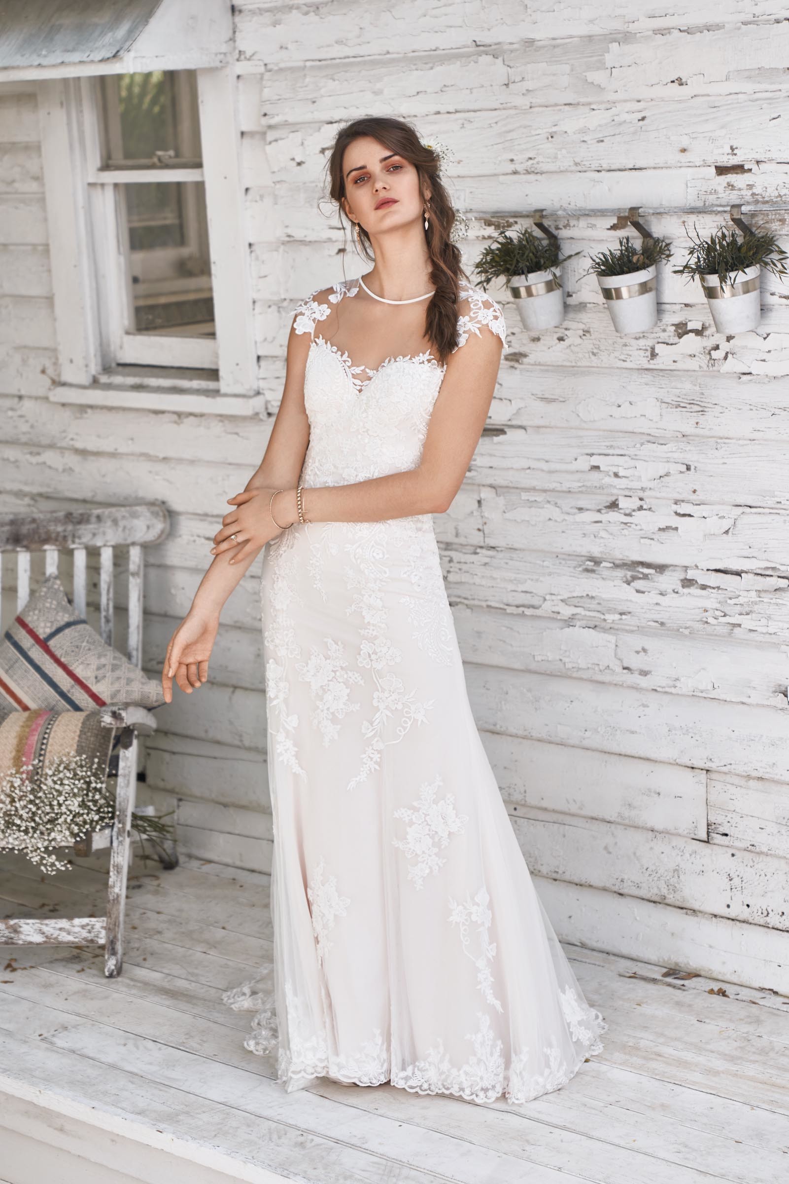 Brautkleid mit Spitze und Tattoo-Effekt von Lillian West, Modell 66048