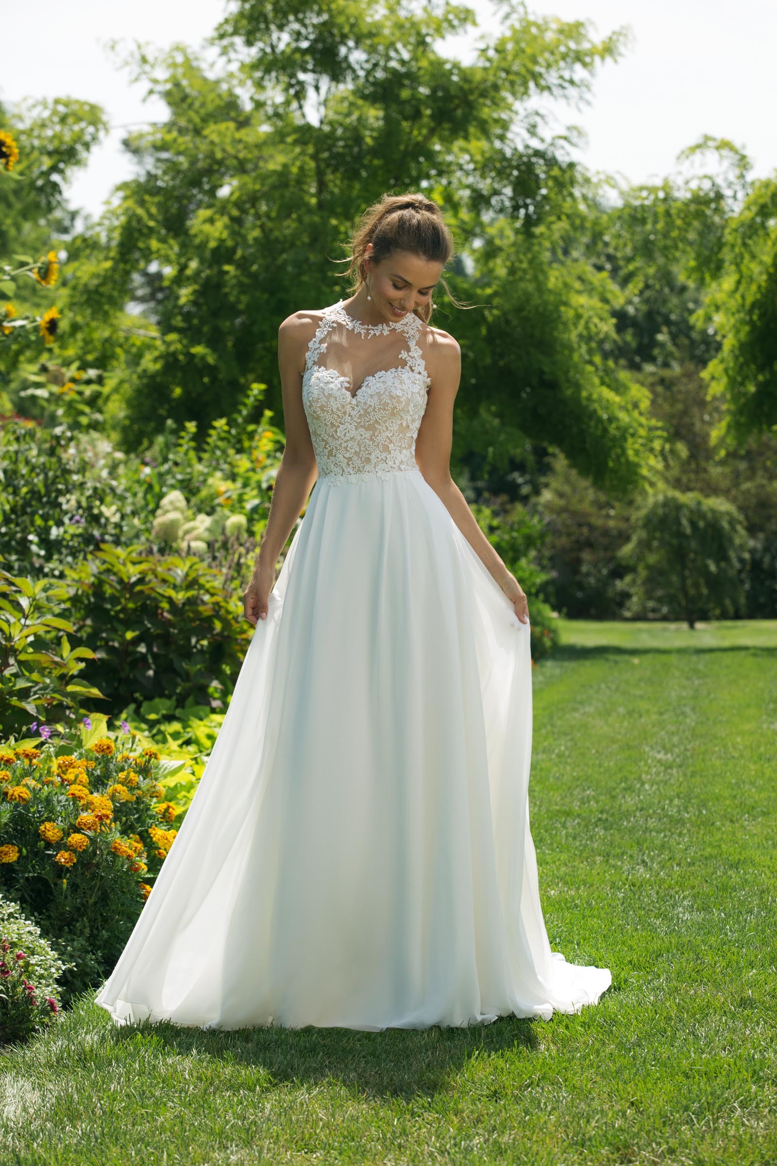 Brautkleid im Prinzessschnitt mit Spitze, Tattoo-Effekt und Ausschnitt in Herzform von Sweetheart, Modell 11028