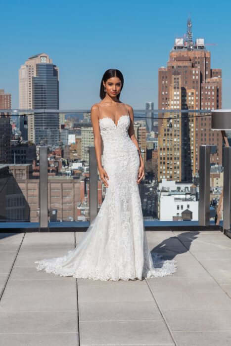 Trägerloses Brautkleid aus Spitze im Fit-and-Flare-Schnitt mit Sweetheart-Ausschnitt von Justin Alexander Signature, Modell 99032
