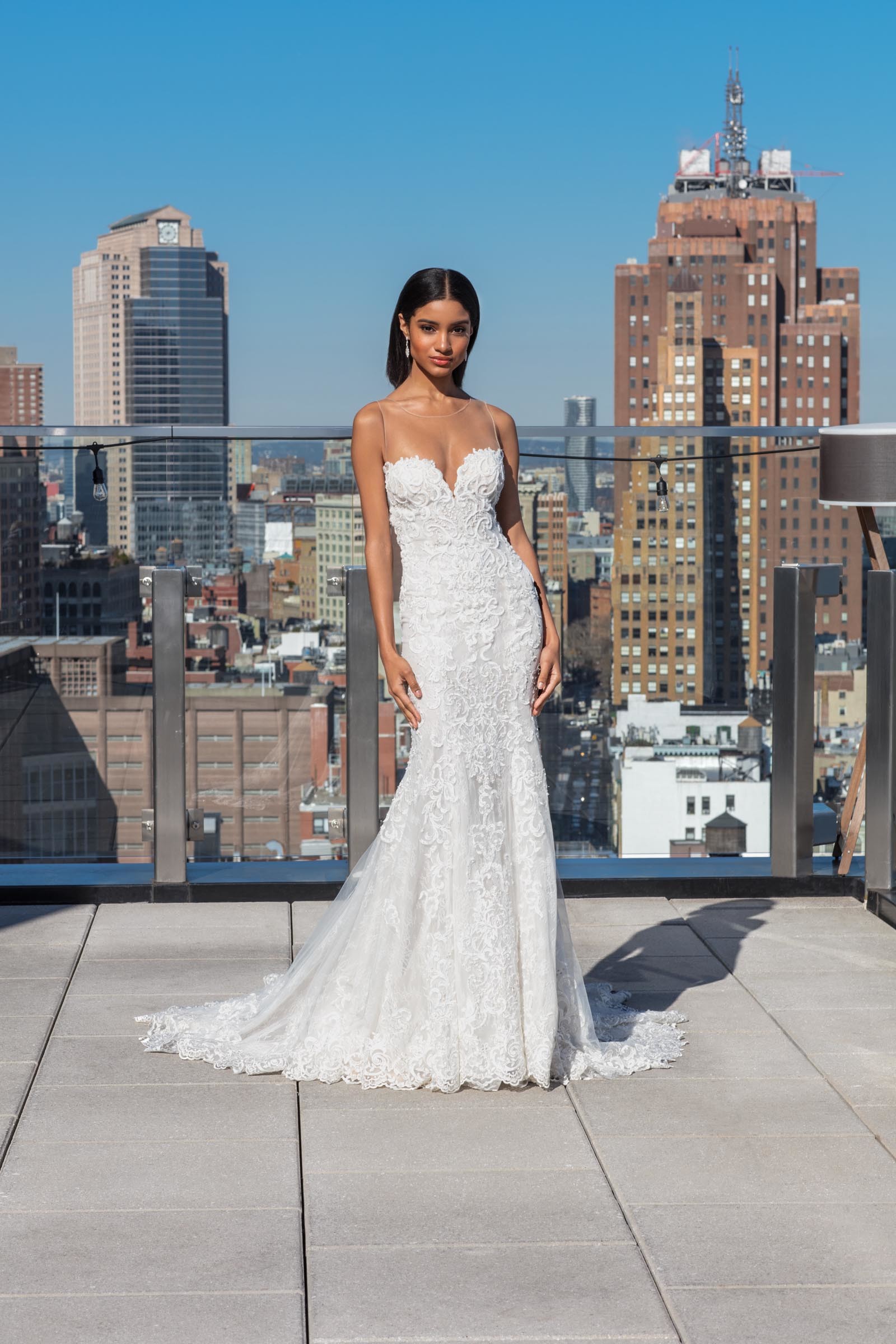 Trägerloses Brautkleid aus Spitze im Fit-and-Flare-Schnitt mit Sweetheart-Ausschnitt von Justin Alexander Signature, Modell 99032