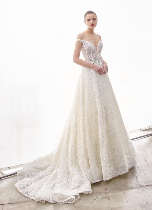 Schulterfreies Brautkleid im Prinzessschnitt mit Spitze, transparenter Korsage und Carmen-Ausschnitt in Herzform von Enzoani, Modell Nadine