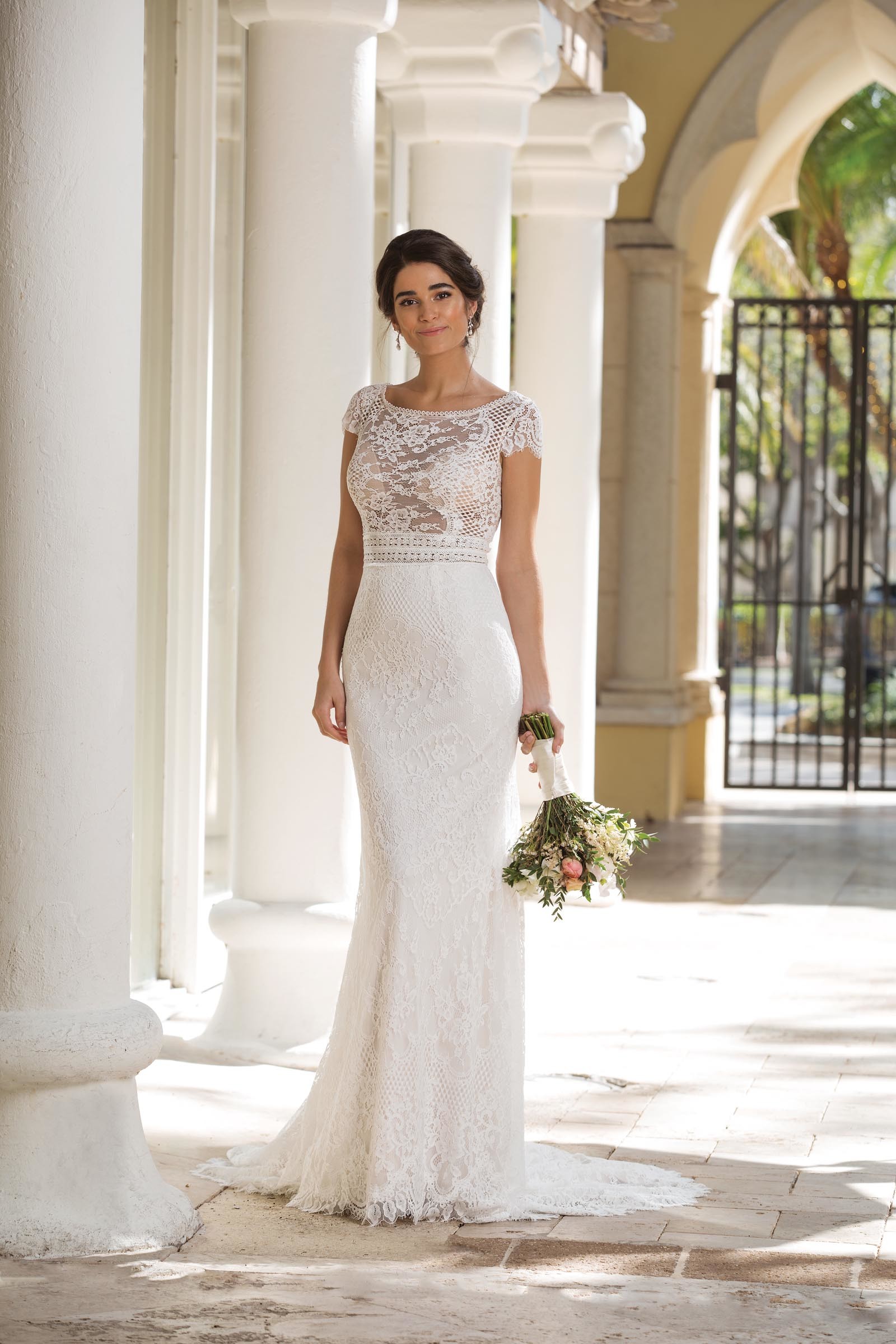 Fit and Flare-Brautkleid mit transparentem Spitzentop und Ärmeln von Sincerity, Modell 44092