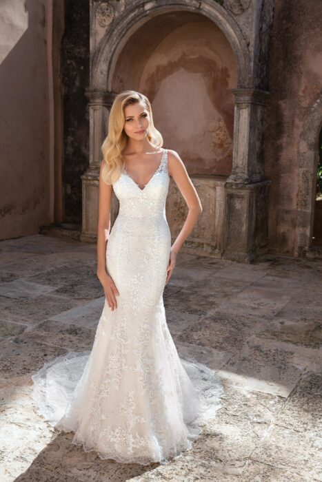 Fit and Flare-Brautkleid mit Spitze und V-Ausschnitt von Justin Alexander, Modell 88047