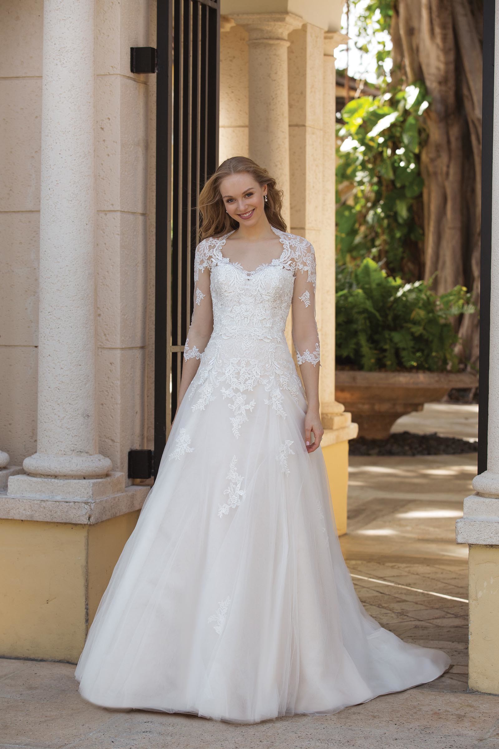 Wandelbares Brautkleid mit Dreiviertelarm in A-Linie von Sincerity, Modell 44095