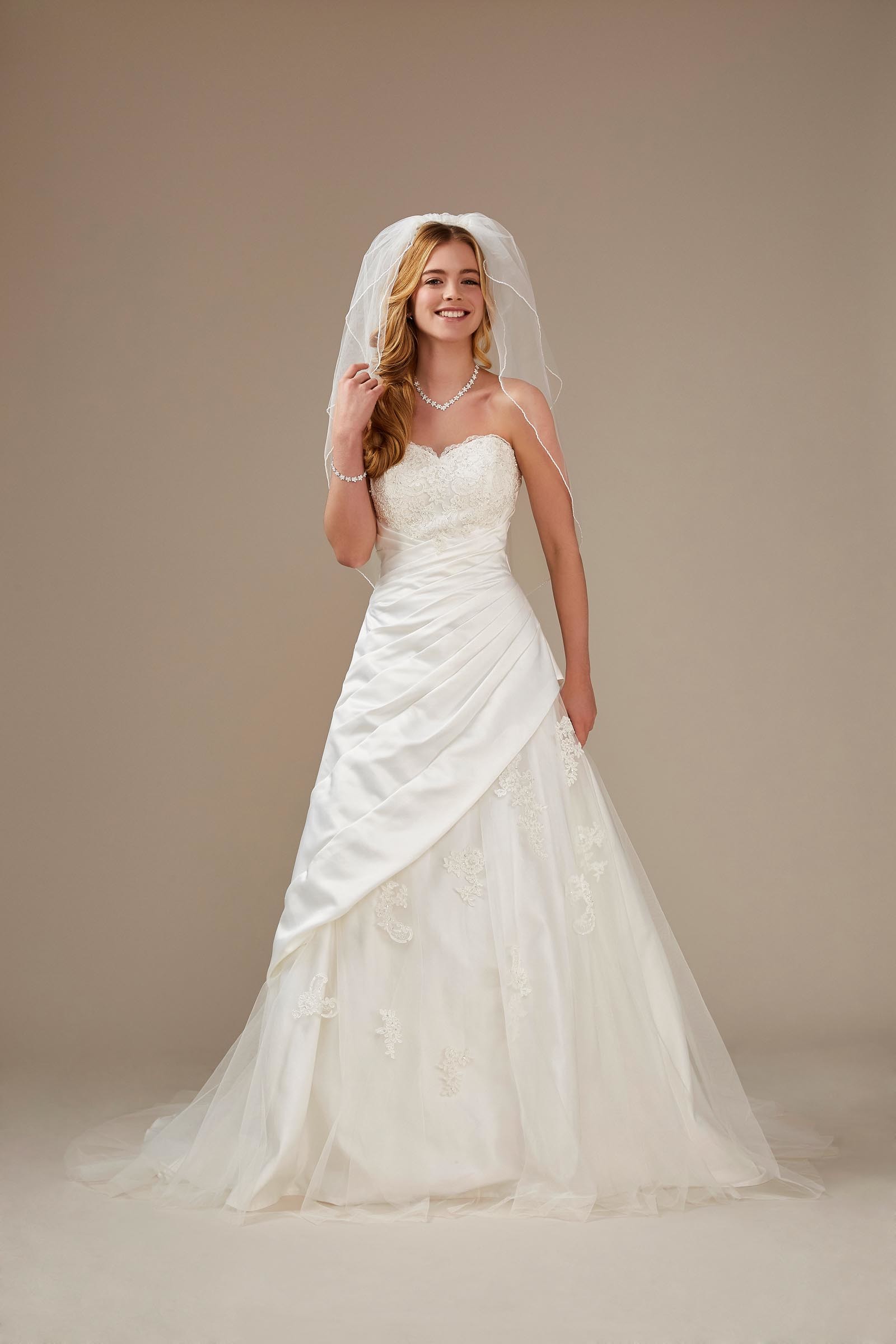 Schulterfreies A-Linien Brautkleid mit Herzausschnitt und Spitze von Weise, Modell 336332