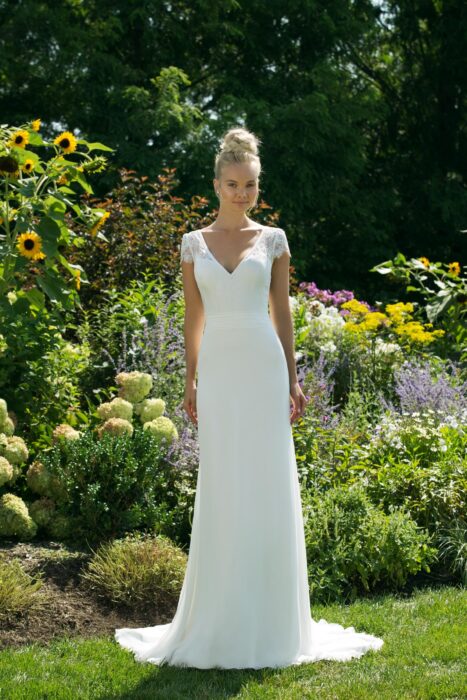 Weißes Brautkleid in A-Linie mit Spitzentop mit V-Ausschnitt von Sweetheart, Modelll 11004