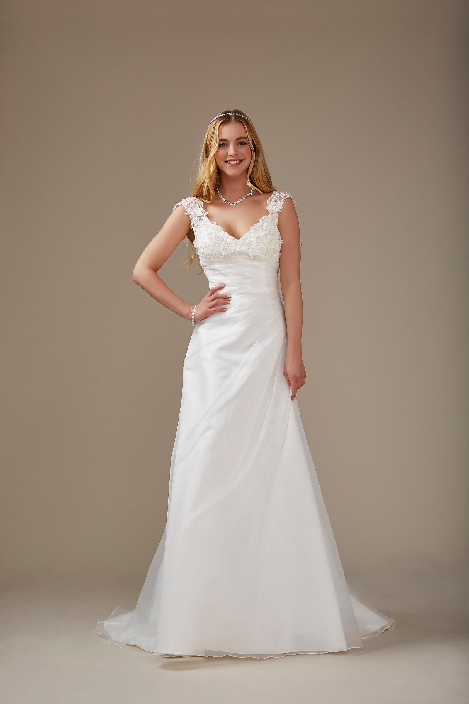 Weißes A-Linien-Brautkleid mit V-Ausschnitt und elegantem Rücken von Weise, Modell 336642