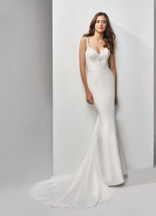 Fit and Flare-Brautkleid mit Blütenstickerei von Beautiful Bridal, Modell BT19-17