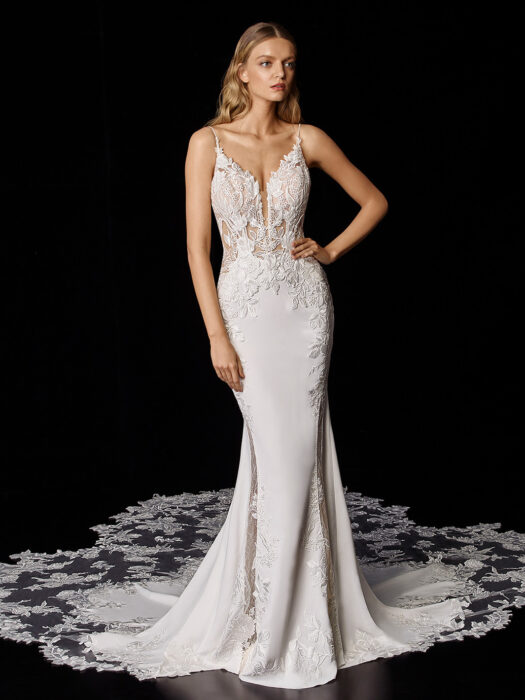 Weißes Hochzeitskleid im Fit-and-Flare-Schnitt mit transparentem Spitzentop von Enzoani, Modell Pierette