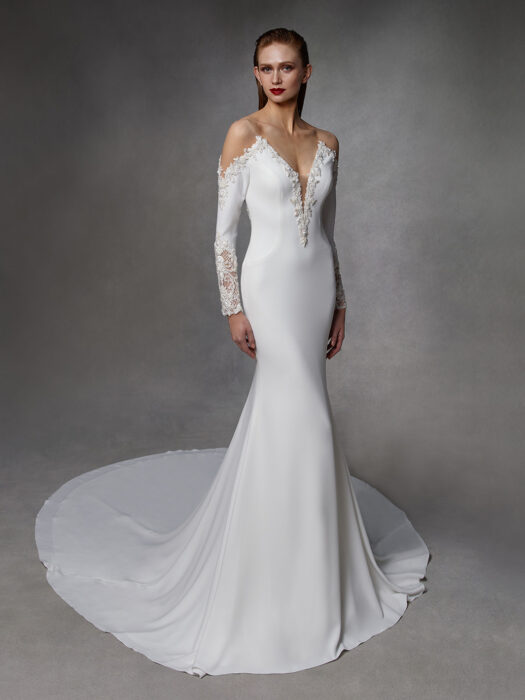 Weißes Hochzeitskleid im Godet-Schnitt mit langen, spitzenbesetzten Ärmeln von Badgley Mischka, Modell Diane