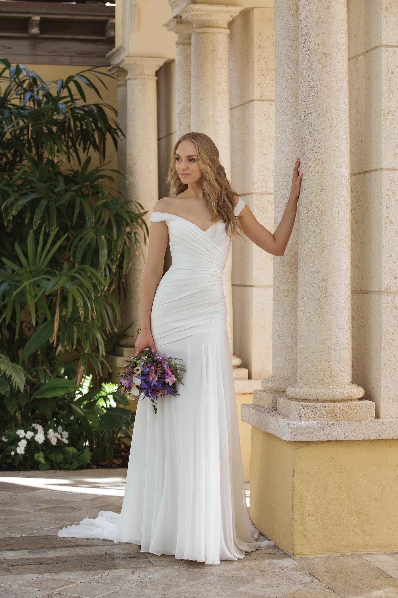Fit and Flare-Brautkleid mit Off-Shoulder-Trägern von Sincerity, Modell 44084
