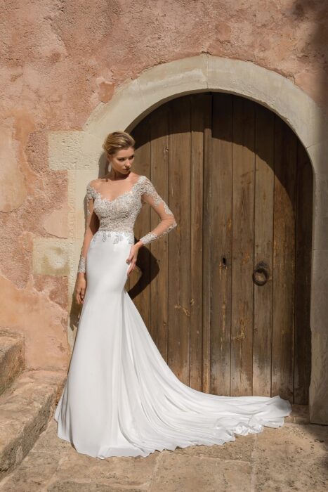 Brautkleid mit Stickerei aus Spitze in Weiß und Silber von Justin Alexander, Modell 88037