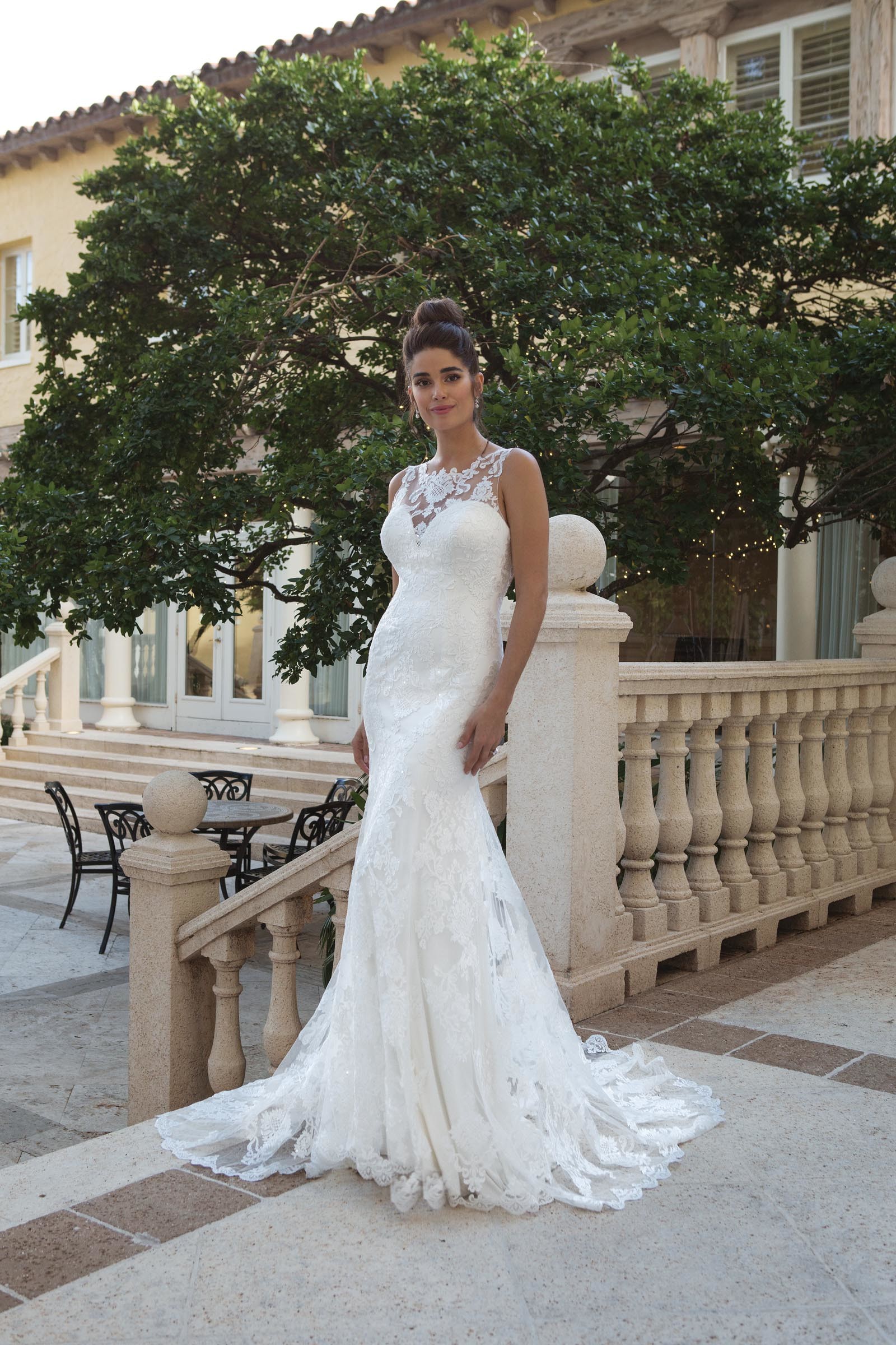 Weißes Fit and Flare-Brautkleid mit Spitze von Sincerity, Modell 44077