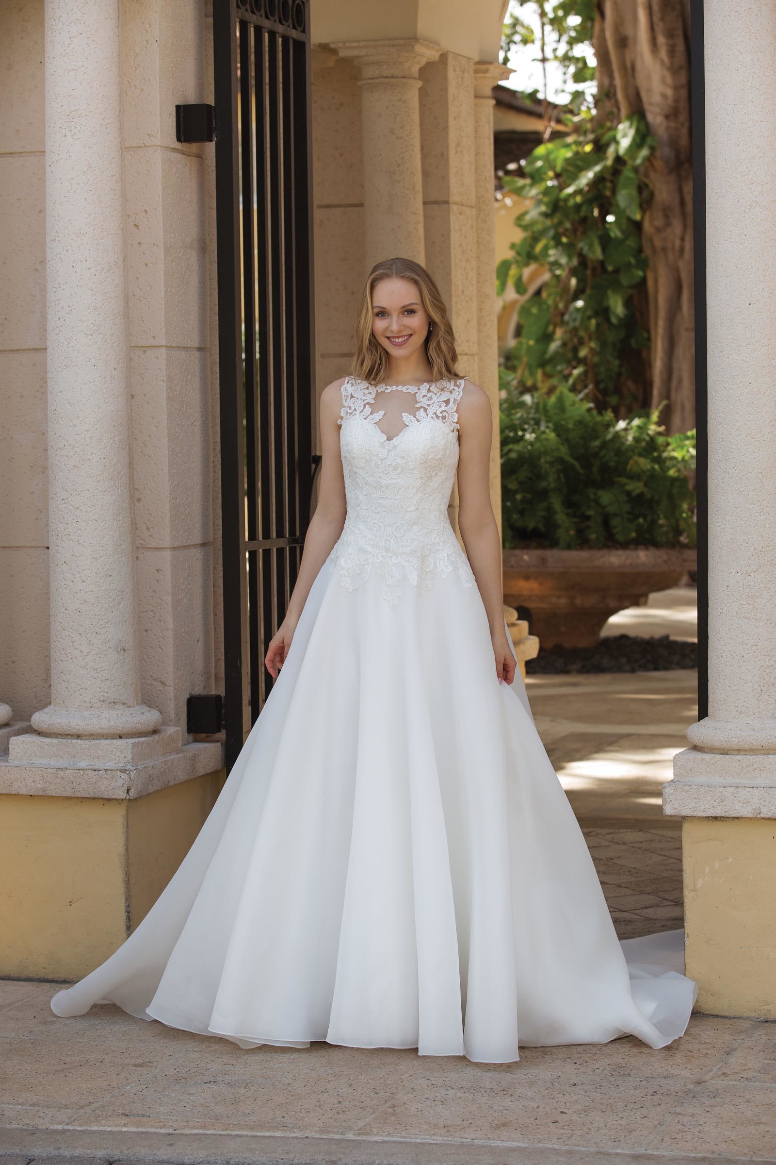 Weißes Brautkleid mit Spitze im Prinzessinnen-Stil von Sincerity, Modell 44087