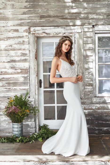 Weißes Brautkleid mit Spaghettiträger und V-Ausschnitt von Lillian West, Modell 66032