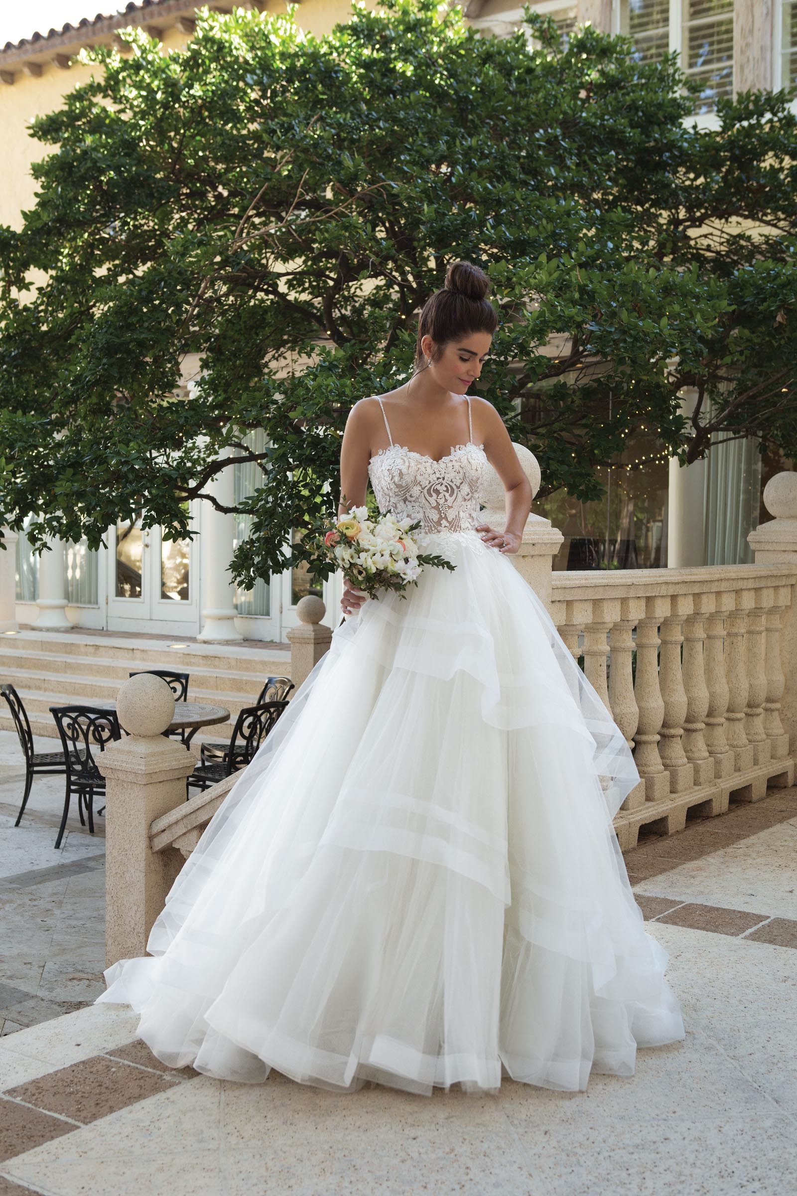 Brautkleid mit transparentem Spitzentop und Tüllrock von Sincerity, Modell 44090