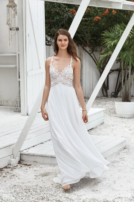 Brautkleid mit transparentem Spitzentop von Lillian West, Modell 66035
