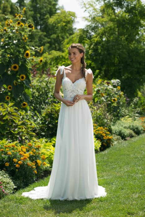 Weißes Brautkleid mit transparentem Spitzentop und Schleifen von Sweetheart, Modell 11001