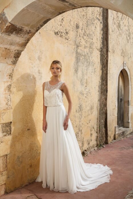 Brautkleid mit Strass und Rundhals-Ausschnitt von Justin Alexander, Modell 88039