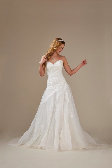 Trägerloses Brautkleid mit Korsage und Spitze von Weise, Modell 336682