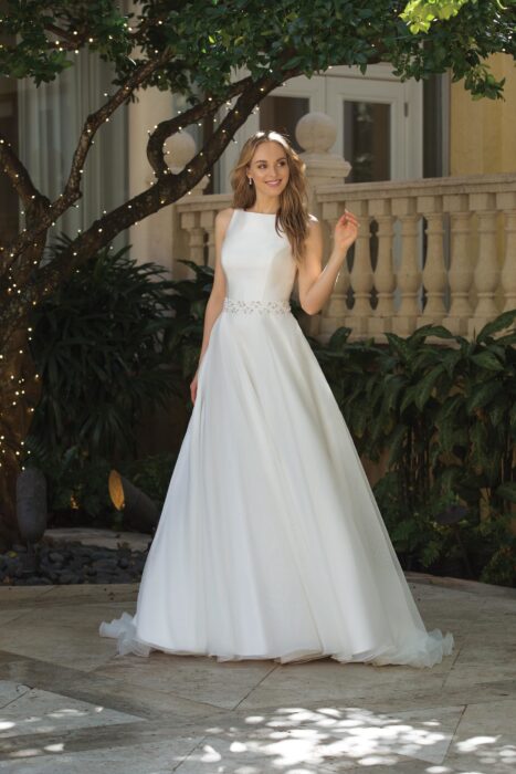Weißes Prinzessinnen-Brautkleid mit U-Boot-Ausschnitt und Gürtel von Sincerity, Modell 44083