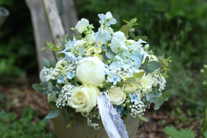 Strukturstrauß mit Frühlingsblumen