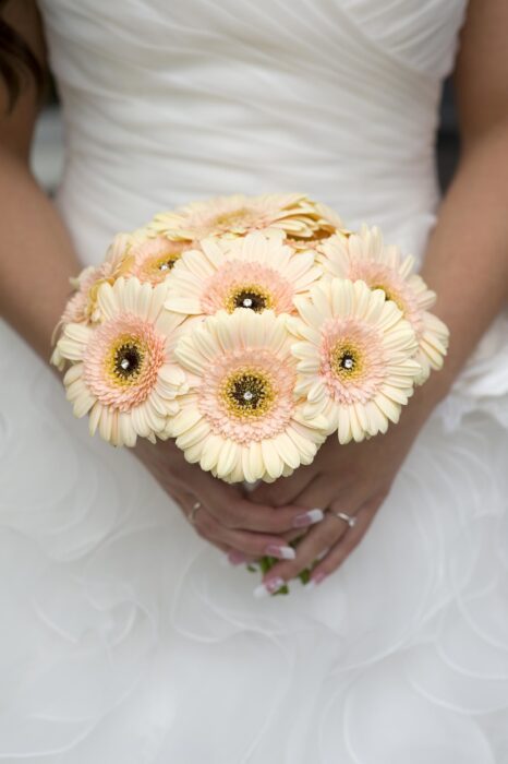 Brautstrauß aus cremefarbenen Gerbera